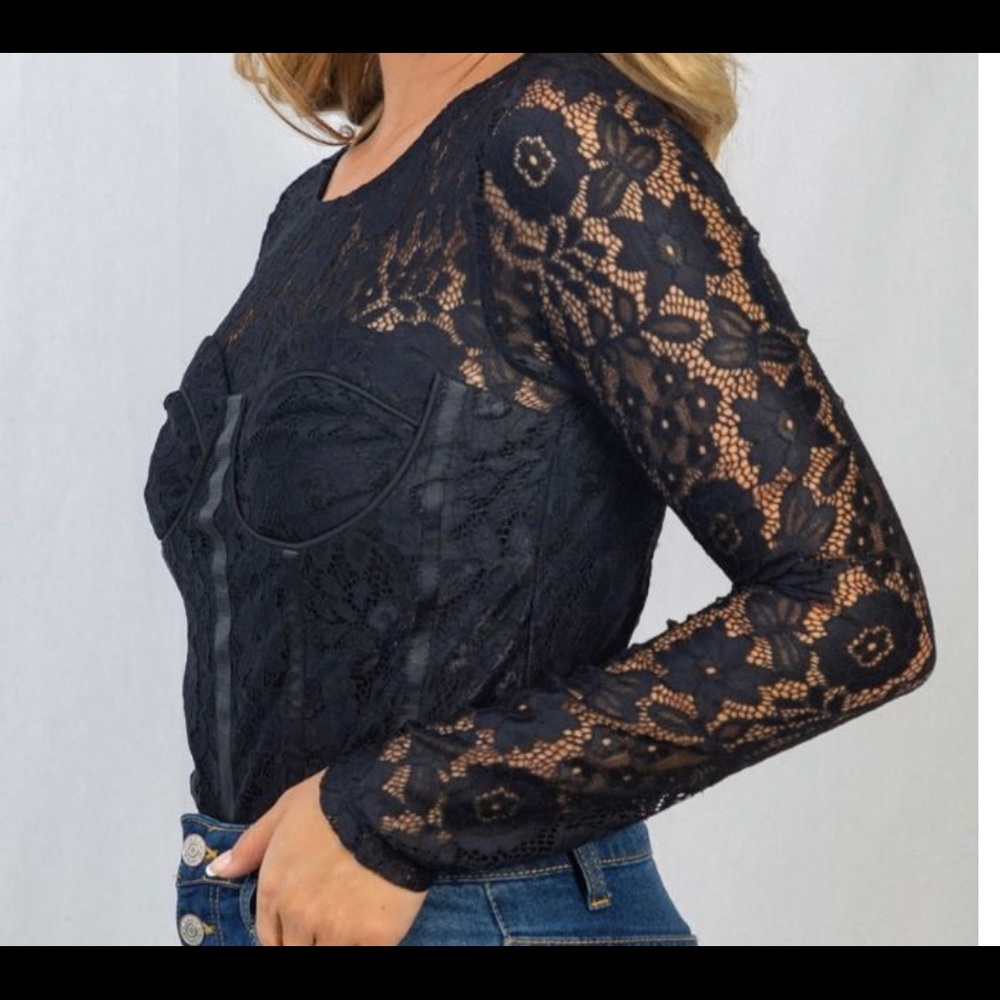 🎀 2 X’s Host Pick 🎀 Black Lace Bodysuit